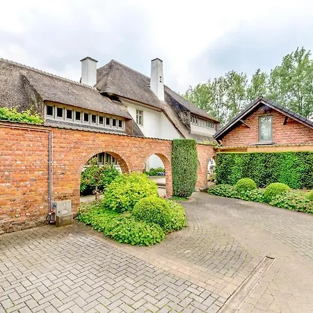 Luxury Raesborre Domain